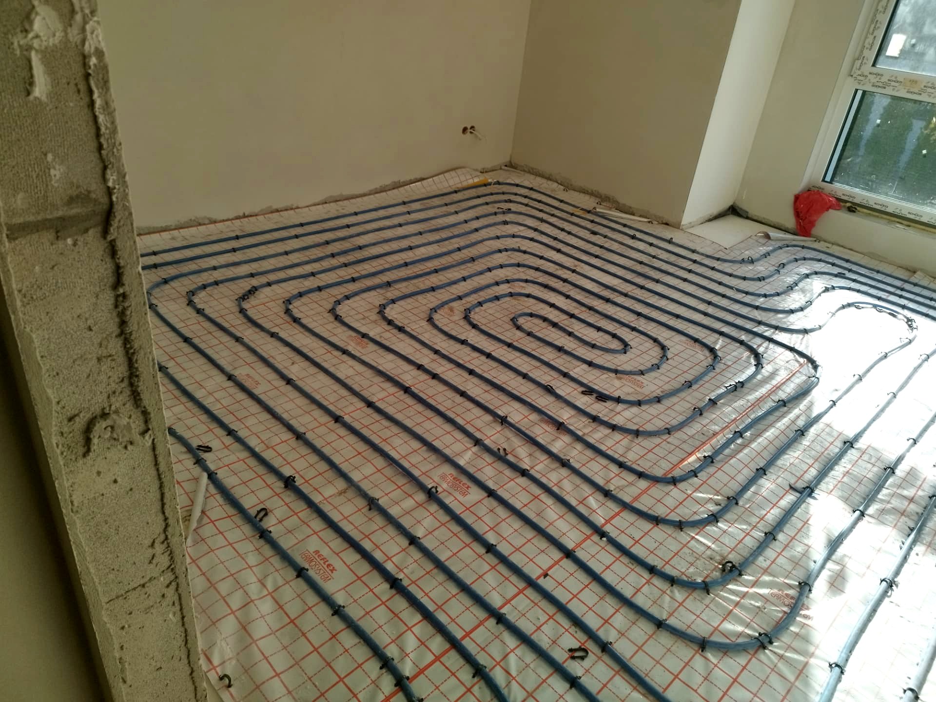 Montaż instalacji ogrzewania podłogowego — realizacja 5